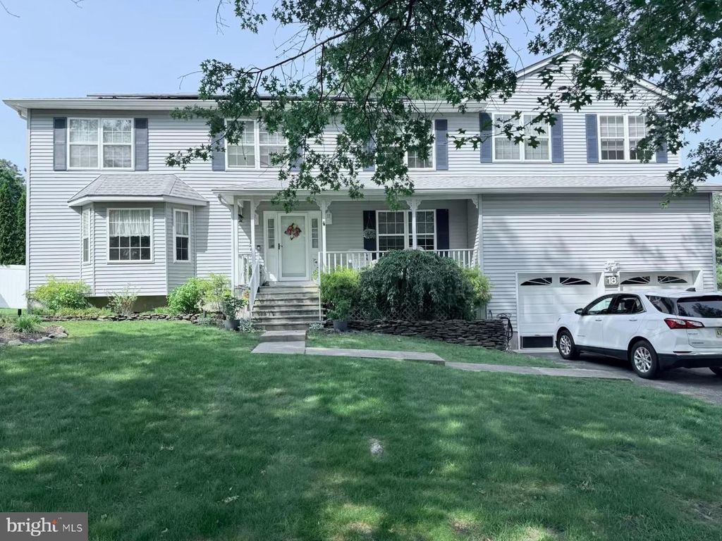 18 APHRODITE DR, Barnegat, NJ 08005