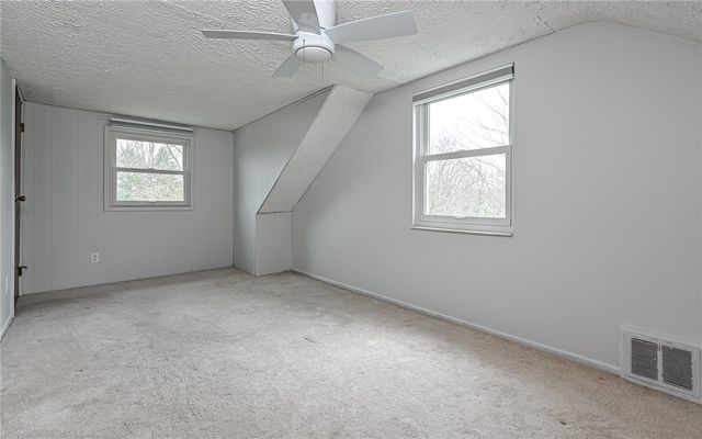 3900 Bonita Dr, Hampton, PA 15101