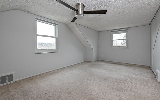 3900 Bonita Dr, Hampton, PA 15101