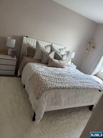 1048 Ash, Mahwah, NJ 07430