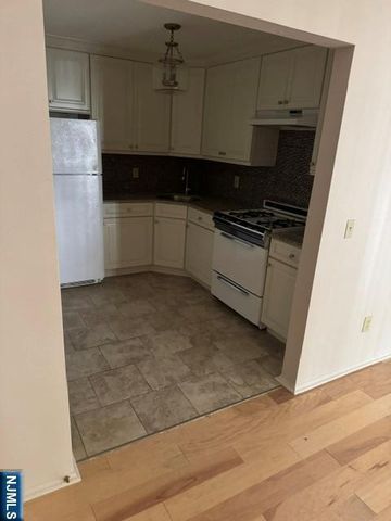 1048 Ash, Mahwah, NJ 07430