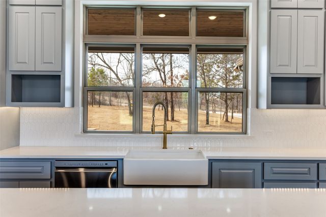 521 Aermotor Loop, Weatherford, TX 76085