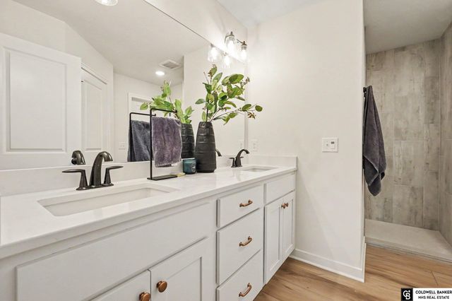 13710 S 54 Street, Papillion, NE 68133