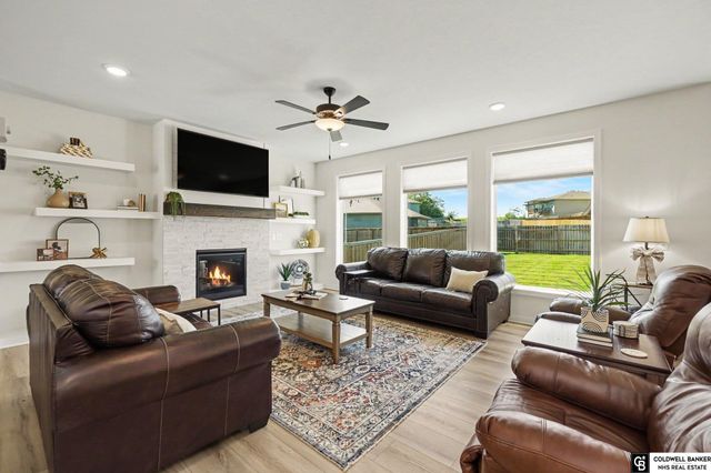 13710 S 54 Street, Papillion, NE 68133