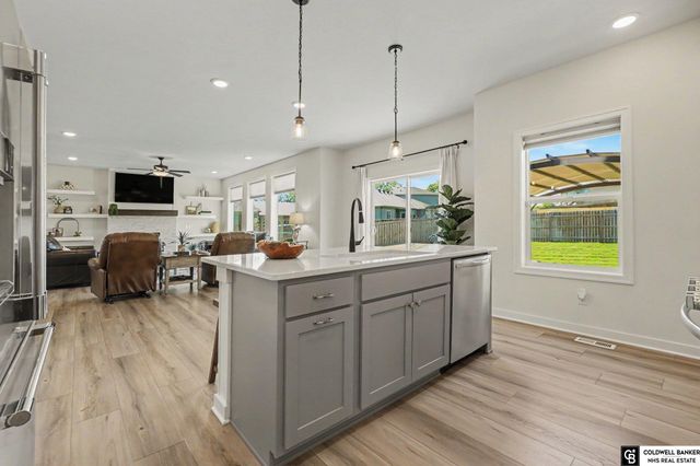 13710 S 54 Street, Papillion, NE 68133