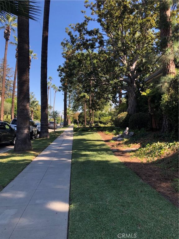 380 S Orange Grove Bl 8, Pasadena, CA 91105 — photo 2