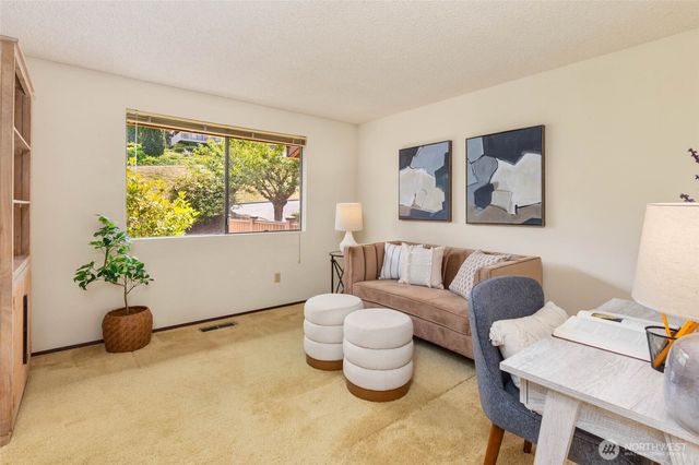 14724 SE 49th Street, Bellevue, WA 98006