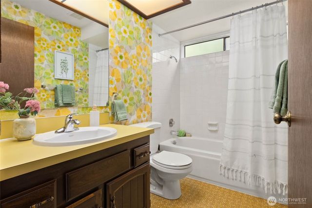14724 SE 49th Street, Bellevue, WA 98006