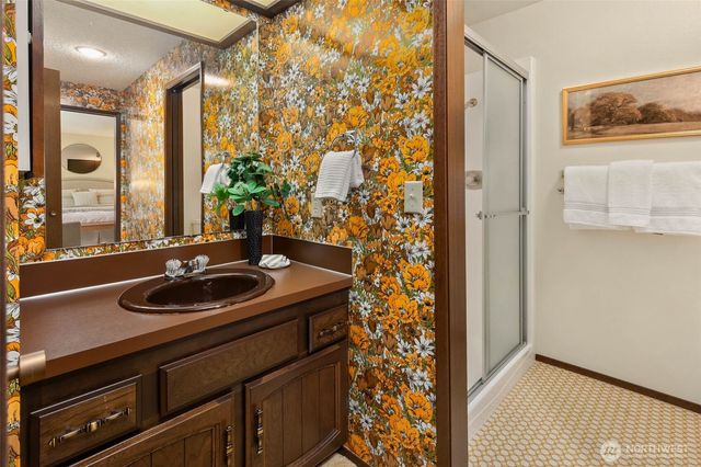 14724 SE 49th Street, Bellevue, WA 98006