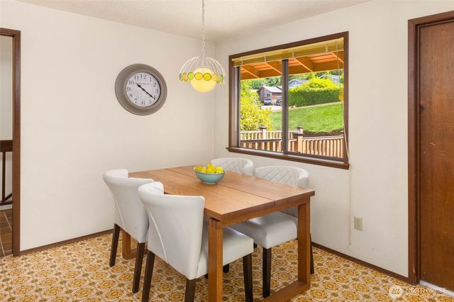 14724 SE 49th Street, Bellevue, WA 98006