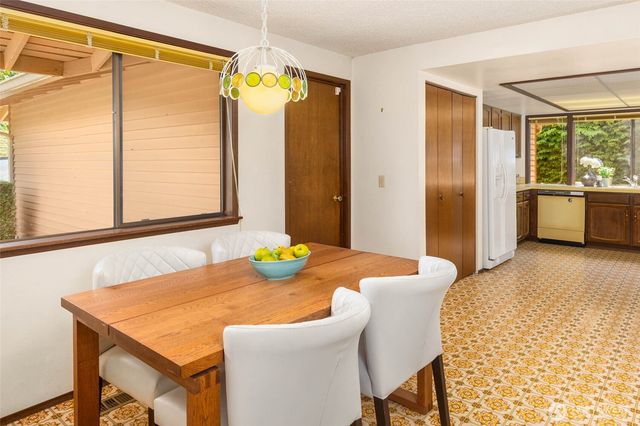 14724 SE 49th Street, Bellevue, WA 98006