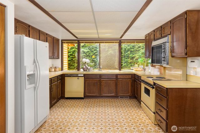 14724 SE 49th Street, Bellevue, WA 98006