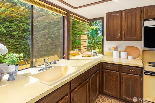 14724 SE 49th Street, Bellevue, WA 98006
