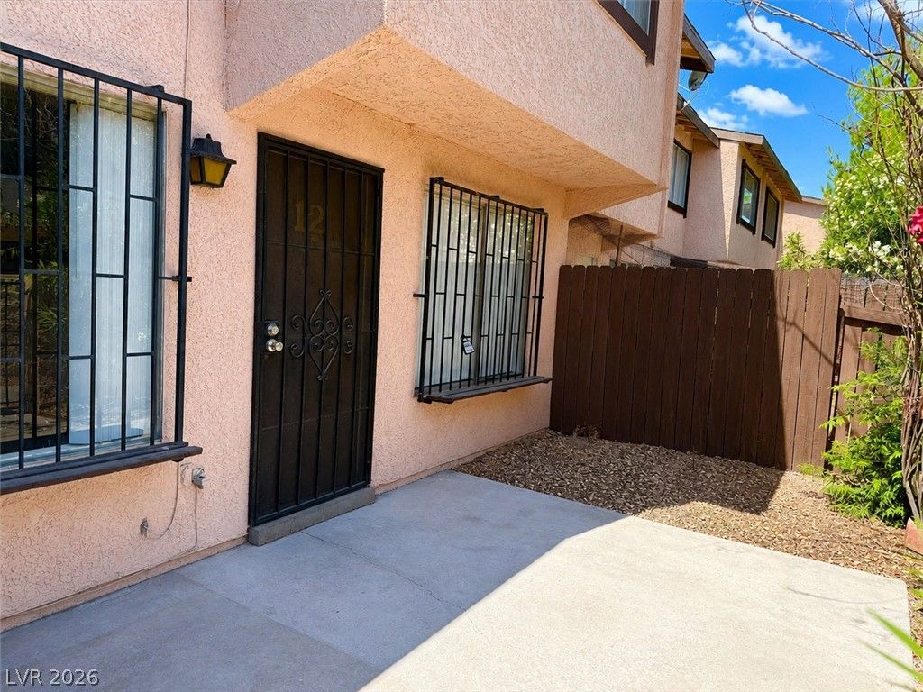 4338 Caliente Street 12, Las Vegas, NV 89119