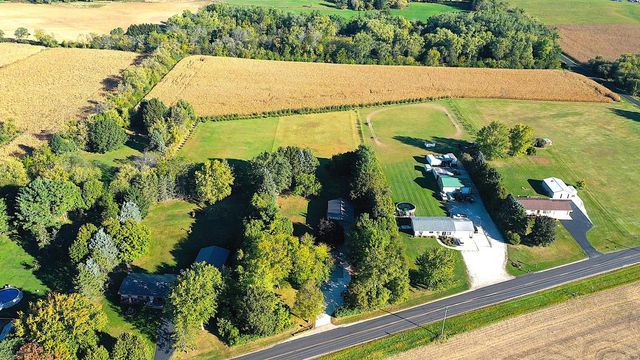 W1758 Spring Prairie ROAD, Burlington, WI 53105