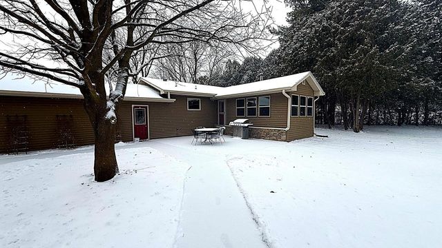 W1758 Spring Prairie ROAD, Burlington, WI 53105