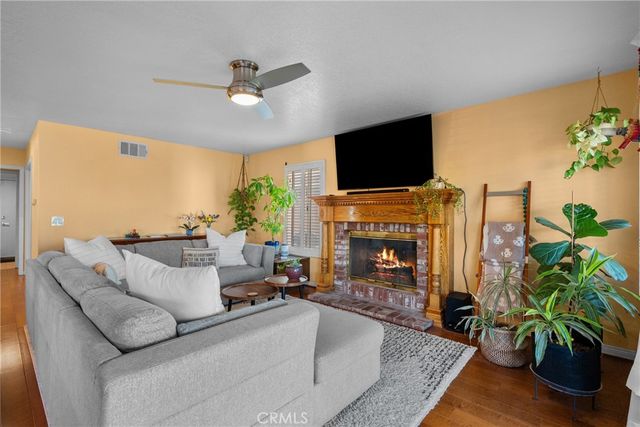 28350 Welfleet Lane, Saugus, CA 91350
