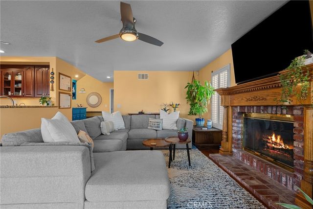 28350 Welfleet Lane, Saugus, CA 91350