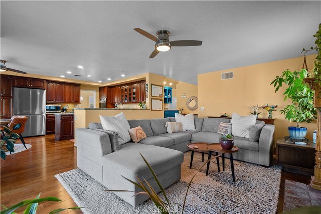 28350 Welfleet Lane, Saugus, CA 91350