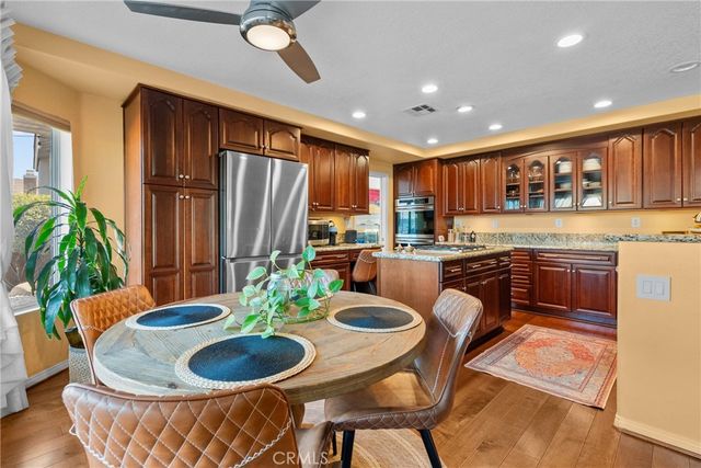 28350 Welfleet Lane, Saugus, CA 91350