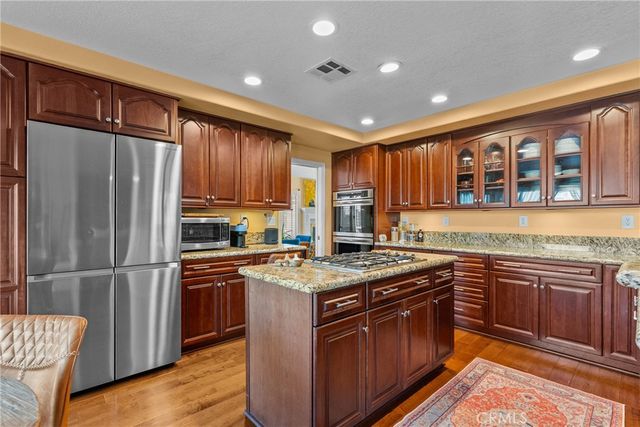 28350 Welfleet Lane, Saugus, CA 91350