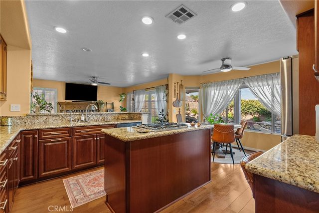 28350 Welfleet Lane, Saugus, CA 91350