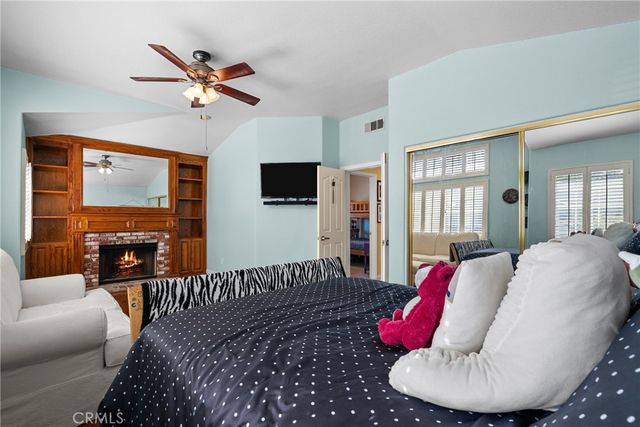 28350 Welfleet Lane, Saugus, CA 91350