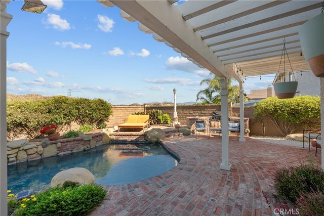 28350 Welfleet Lane, Saugus, CA 91350