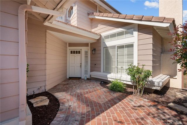 28350 Welfleet Lane, Saugus, CA 91350