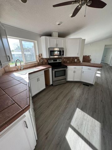 28640 Ward Street, Madera, CA 93638