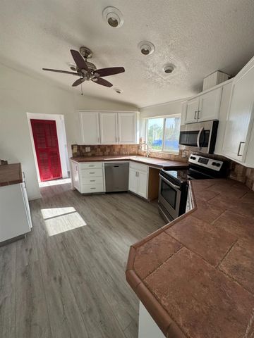 28640 Ward Street, Madera, CA 93638