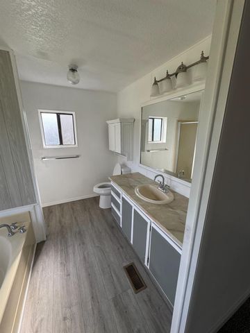 28640 Ward Street, Madera, CA 93638