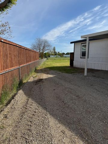 28640 Ward Street, Madera, CA 93638