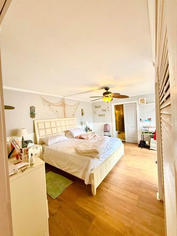 711 Springdale Circle, Palm Springs, FL 33461