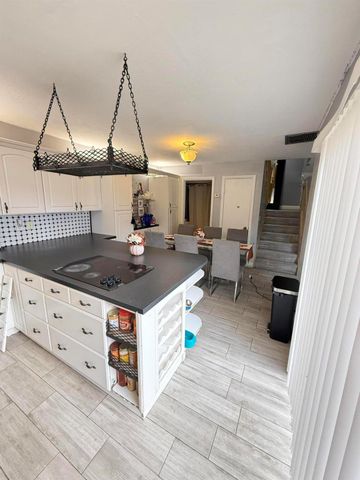 711 Springdale Circle, Palm Springs, FL 33461