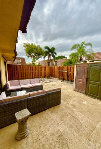 711 Springdale Circle, Palm Springs, FL 33461