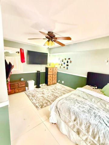 711 Springdale Circle, Palm Springs, FL 33461