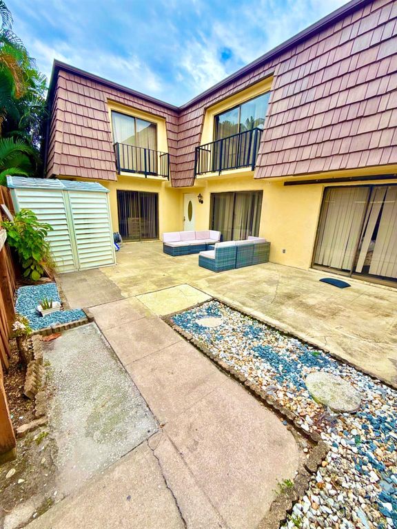 711 Springdale Circle, Palm Springs, FL 33461