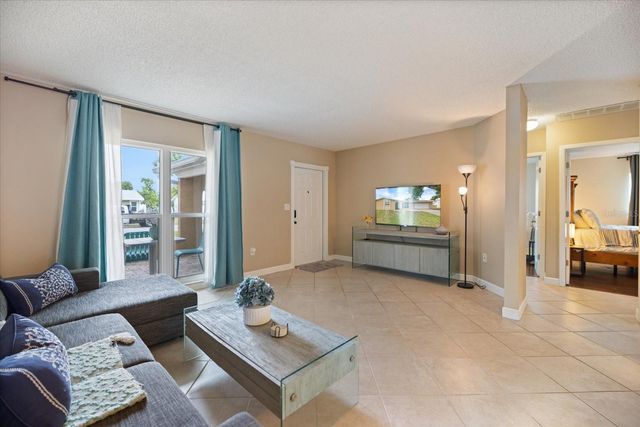 818 PLUM TREE LANE, Sarasota, FL 34243