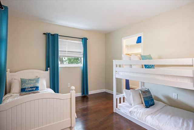 818 PLUM TREE LANE, Sarasota, FL 34243