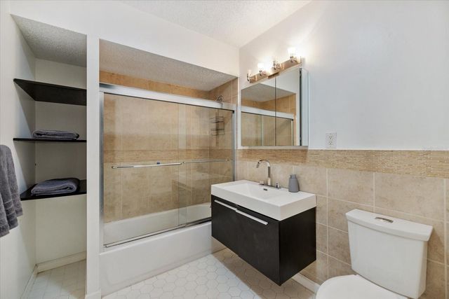 818 PLUM TREE LANE, Sarasota, FL 34243