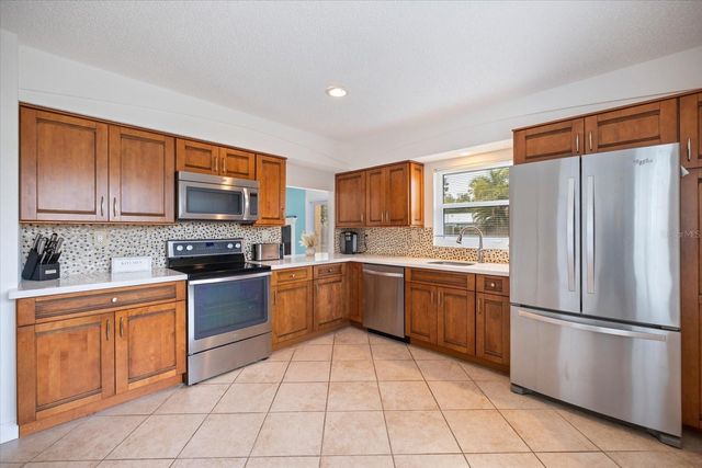 818 PLUM TREE LANE, Sarasota, FL 34243