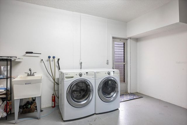 818 PLUM TREE LANE, Sarasota, FL 34243