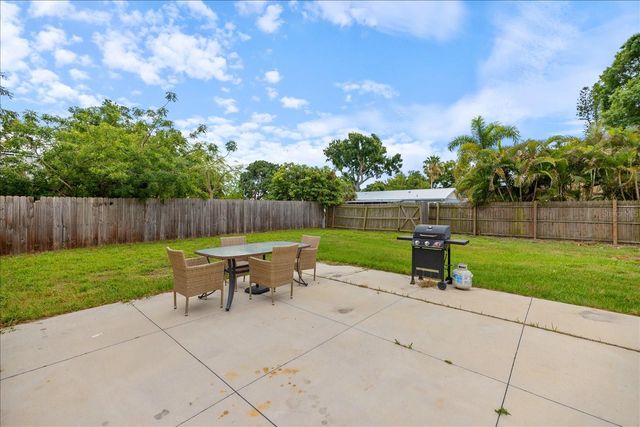 818 PLUM TREE LANE, Sarasota, FL 34243
