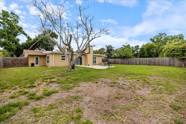 818 PLUM TREE LANE, Sarasota, FL 34243