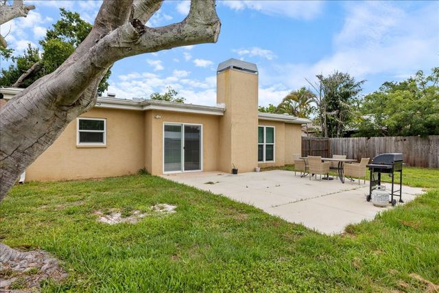 818 PLUM TREE LANE, Sarasota, FL 34243