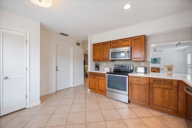 818 PLUM TREE LANE, Sarasota, FL 34243