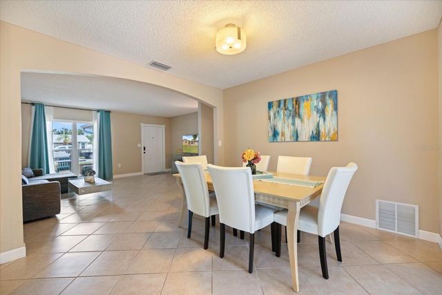818 PLUM TREE LANE, Sarasota, FL 34243