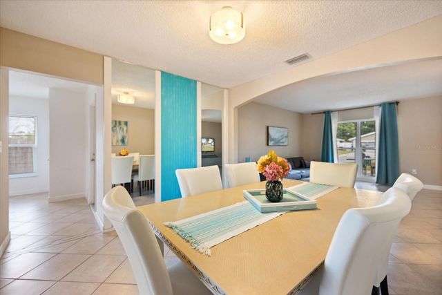 818 PLUM TREE LANE, Sarasota, FL 34243