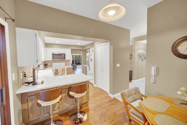 891 Exeter Turn E-1, Bourbonnais, IL 60914